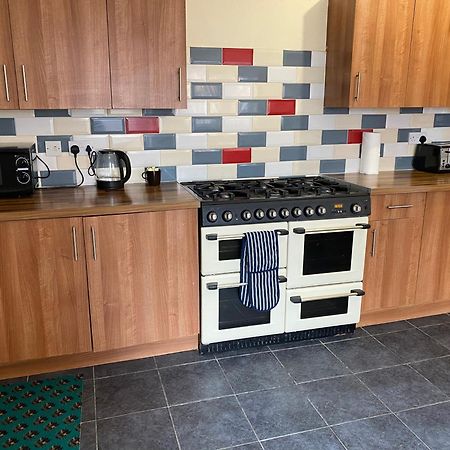 Berks Luxury Serviced Apartments,5 Bedrooms, 5 Double Beds, 2 Bathrooms, Free Super Fast Wifi & Parking Earley エクステリア 写真