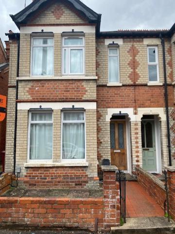 Berks Luxury Serviced Apartments,5 Bedrooms, 5 Double Beds, 2 Bathrooms, Free Super Fast Wifi & Parking Earley エクステリア 写真
