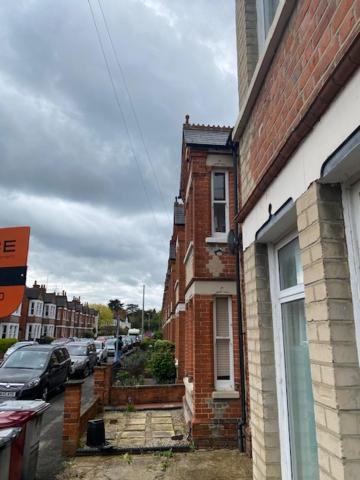 Berks Luxury Serviced Apartments,5 Bedrooms, 5 Double Beds, 2 Bathrooms, Free Super Fast Wifi & Parking Earley エクステリア 写真