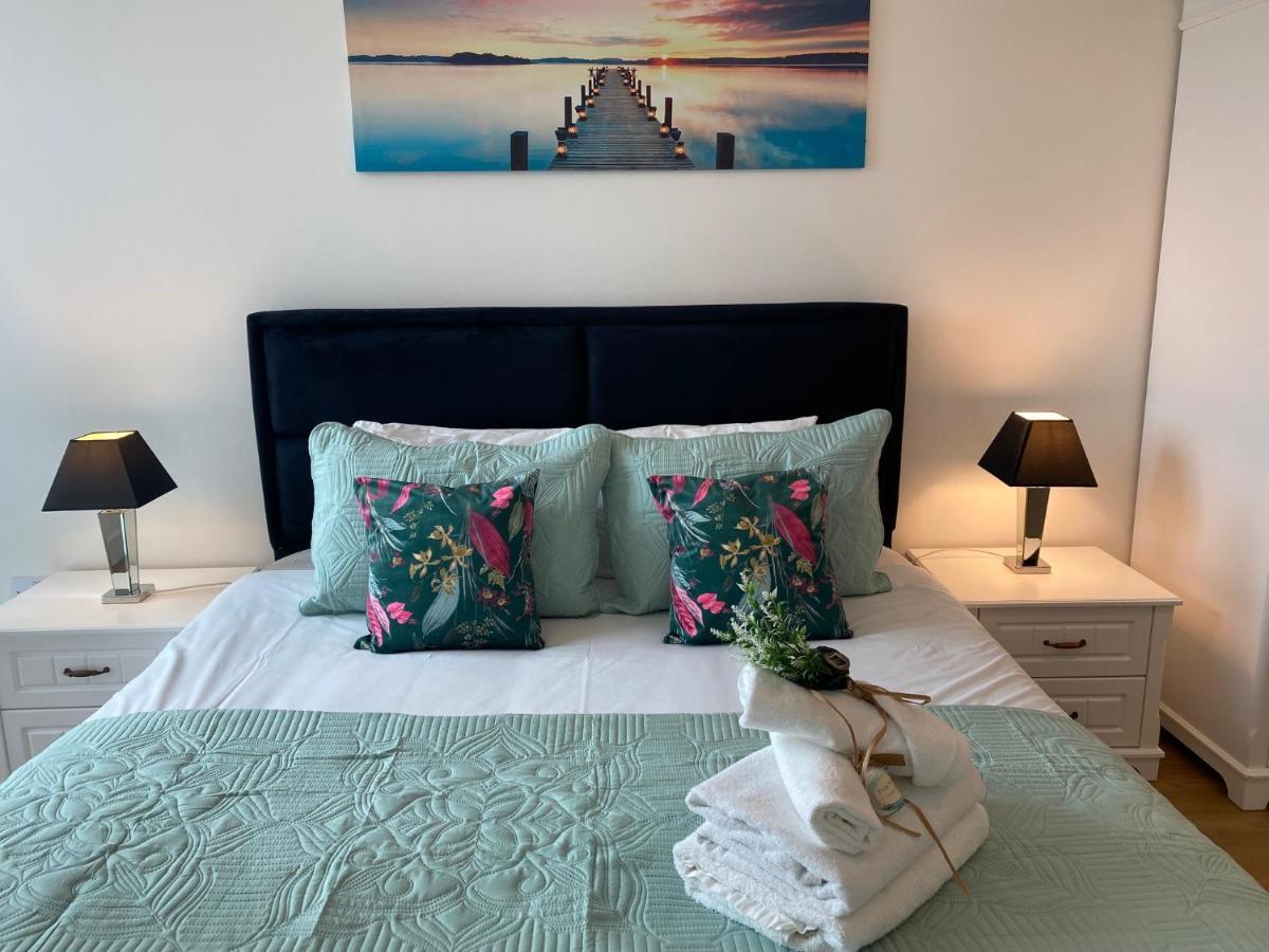 Berks Luxury Serviced Apartments,5 Bedrooms, 5 Double Beds, 2 Bathrooms, Free Super Fast Wifi & Parking Earley エクステリア 写真