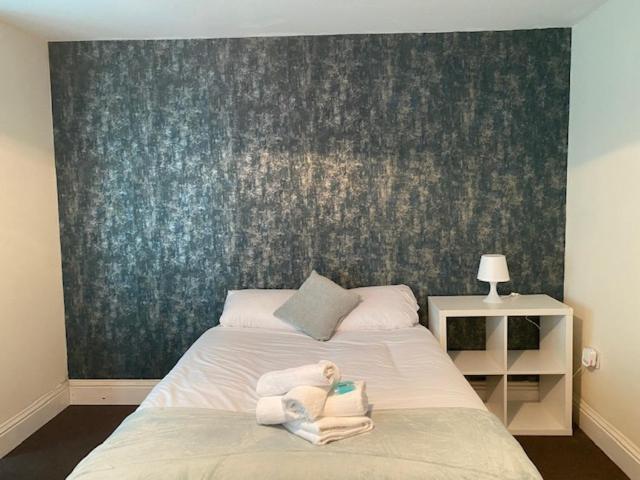 Berks Luxury Serviced Apartments,5 Bedrooms, 5 Double Beds, 2 Bathrooms, Free Super Fast Wifi & Parking Earley エクステリア 写真