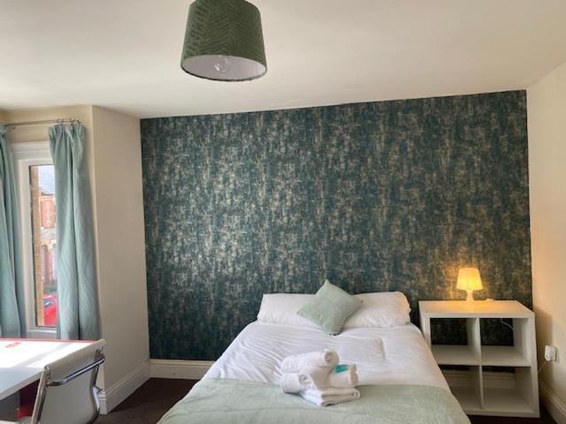 Berks Luxury Serviced Apartments,5 Bedrooms, 5 Double Beds, 2 Bathrooms, Free Super Fast Wifi & Parking Earley エクステリア 写真
