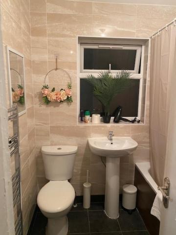 Berks Luxury Serviced Apartments,5 Bedrooms, 5 Double Beds, 2 Bathrooms, Free Super Fast Wifi & Parking Earley エクステリア 写真