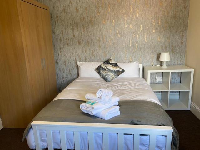 Berks Luxury Serviced Apartments,5 Bedrooms, 5 Double Beds, 2 Bathrooms, Free Super Fast Wifi & Parking Earley エクステリア 写真