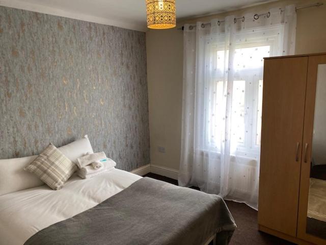 Berks Luxury Serviced Apartments,5 Bedrooms, 5 Double Beds, 2 Bathrooms, Free Super Fast Wifi & Parking Earley エクステリア 写真