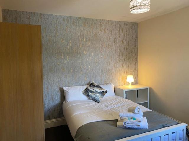 Berks Luxury Serviced Apartments,5 Bedrooms, 5 Double Beds, 2 Bathrooms, Free Super Fast Wifi & Parking Earley エクステリア 写真