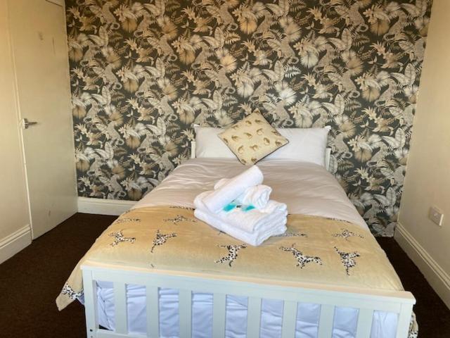 Berks Luxury Serviced Apartments,5 Bedrooms, 5 Double Beds, 2 Bathrooms, Free Super Fast Wifi & Parking Earley エクステリア 写真