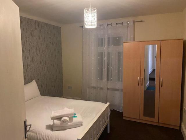 Berks Luxury Serviced Apartments,5 Bedrooms, 5 Double Beds, 2 Bathrooms, Free Super Fast Wifi & Parking Earley エクステリア 写真