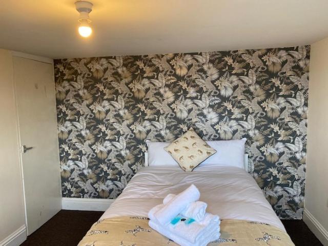 Berks Luxury Serviced Apartments,5 Bedrooms, 5 Double Beds, 2 Bathrooms, Free Super Fast Wifi & Parking Earley エクステリア 写真