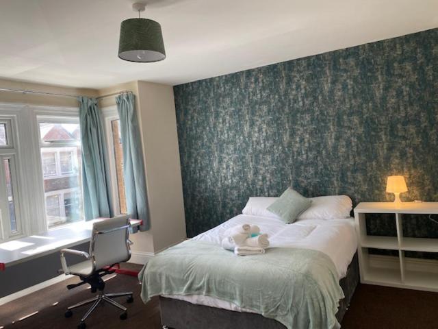 Berks Luxury Serviced Apartments,5 Bedrooms, 5 Double Beds, 2 Bathrooms, Free Super Fast Wifi & Parking Earley エクステリア 写真